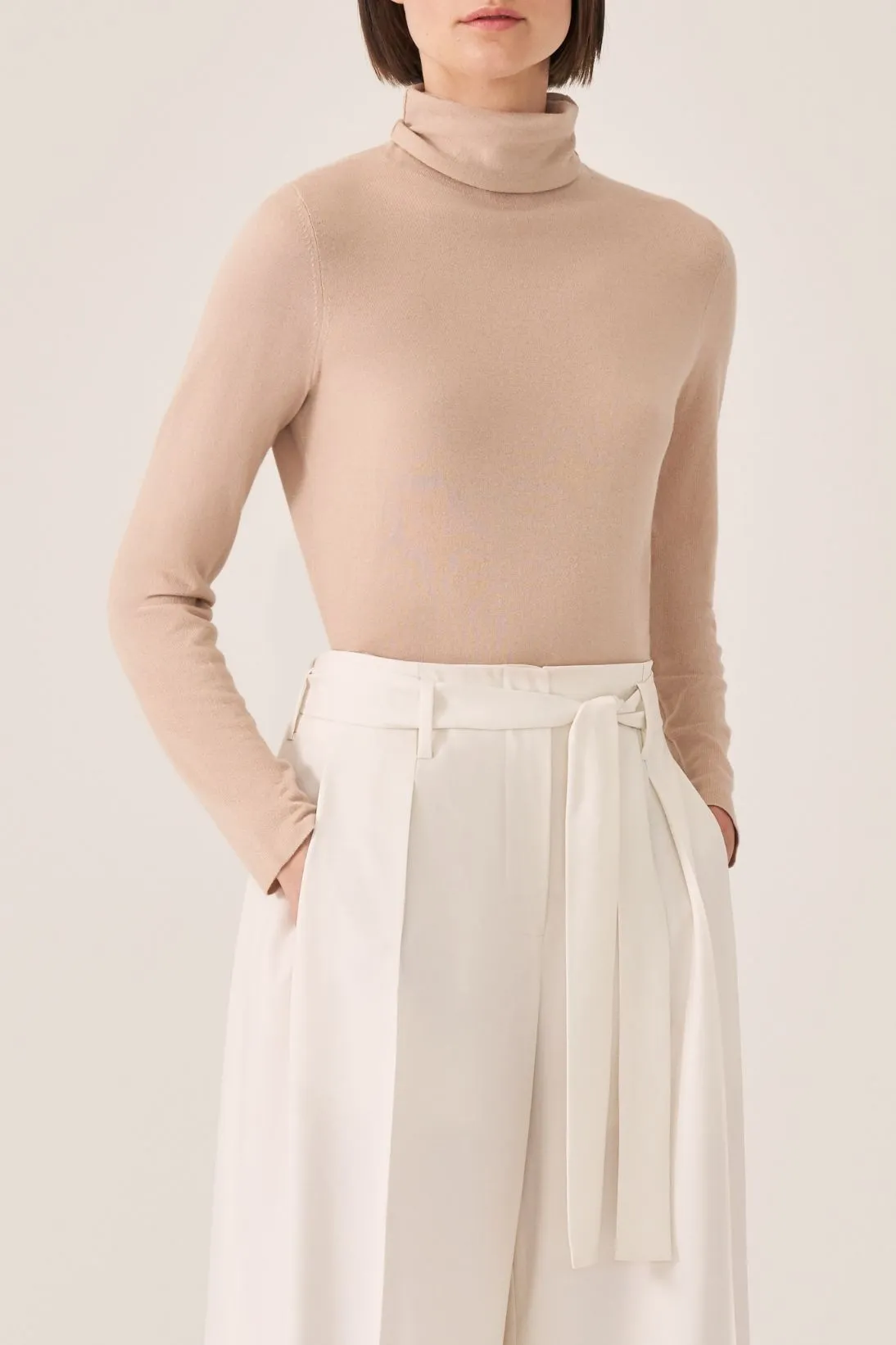 CASHMERE FEATHERWEIGHT TURTLENECK