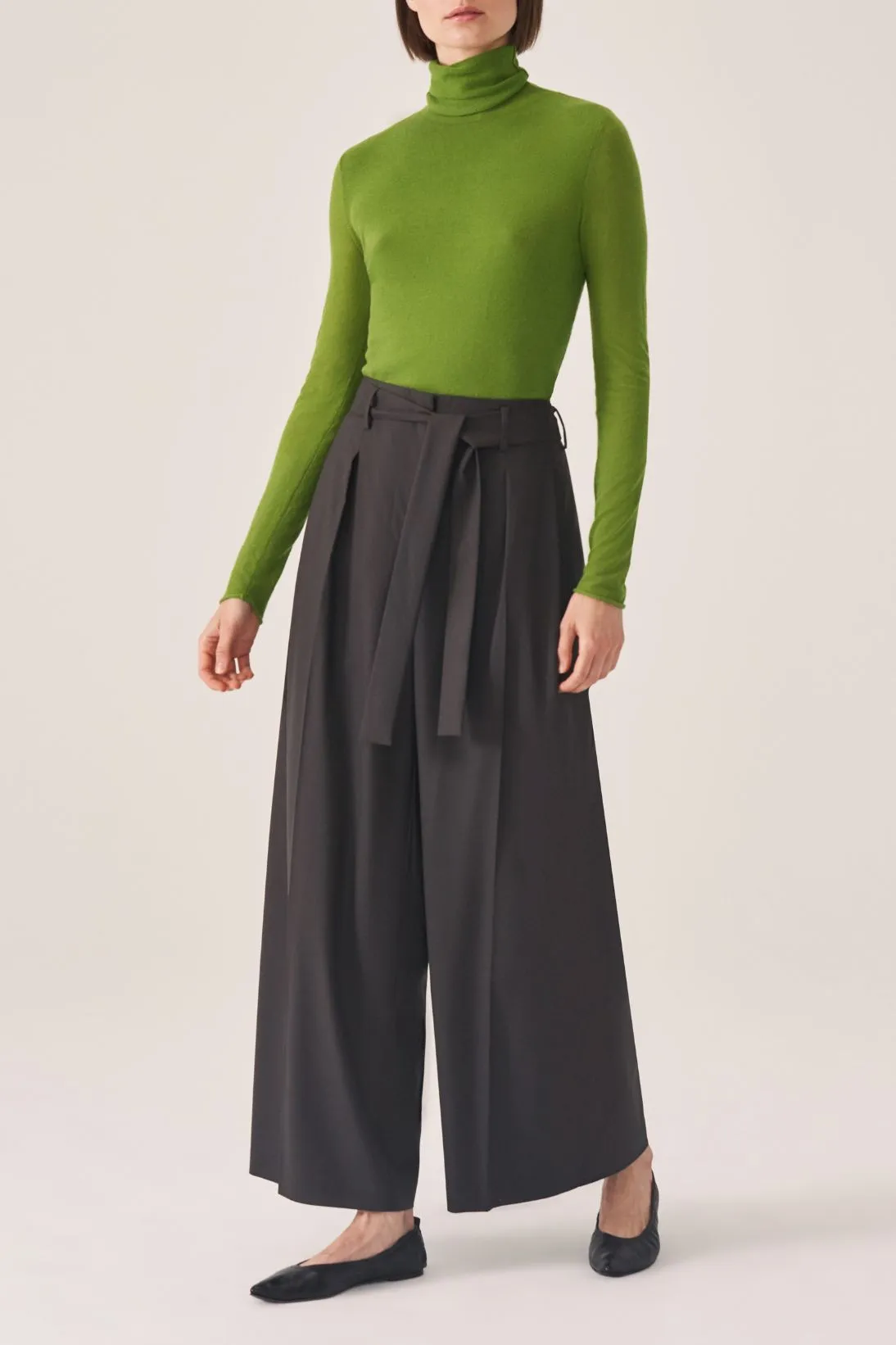 CASHMERE FEATHERWEIGHT TURTLENECK