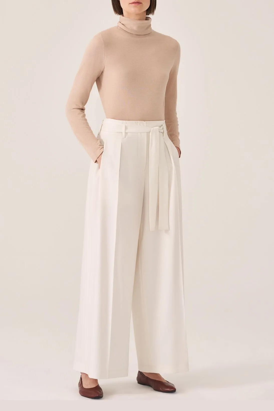 CASHMERE FEATHERWEIGHT TURTLENECK
