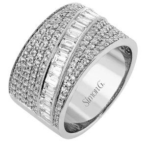 Fashion Ring in 18k Gold with Diamonds