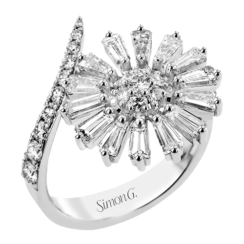 Flower Fashion Ring In 18k Gold With Diamonds