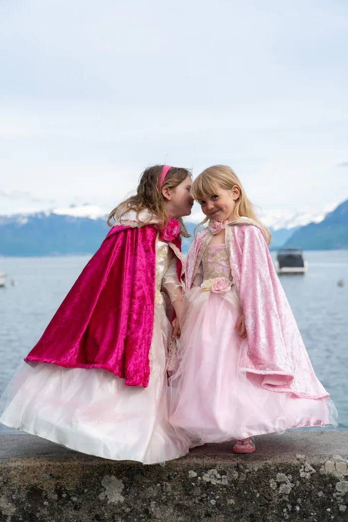 Great Pretenders Deluxe Pink Princess Cape