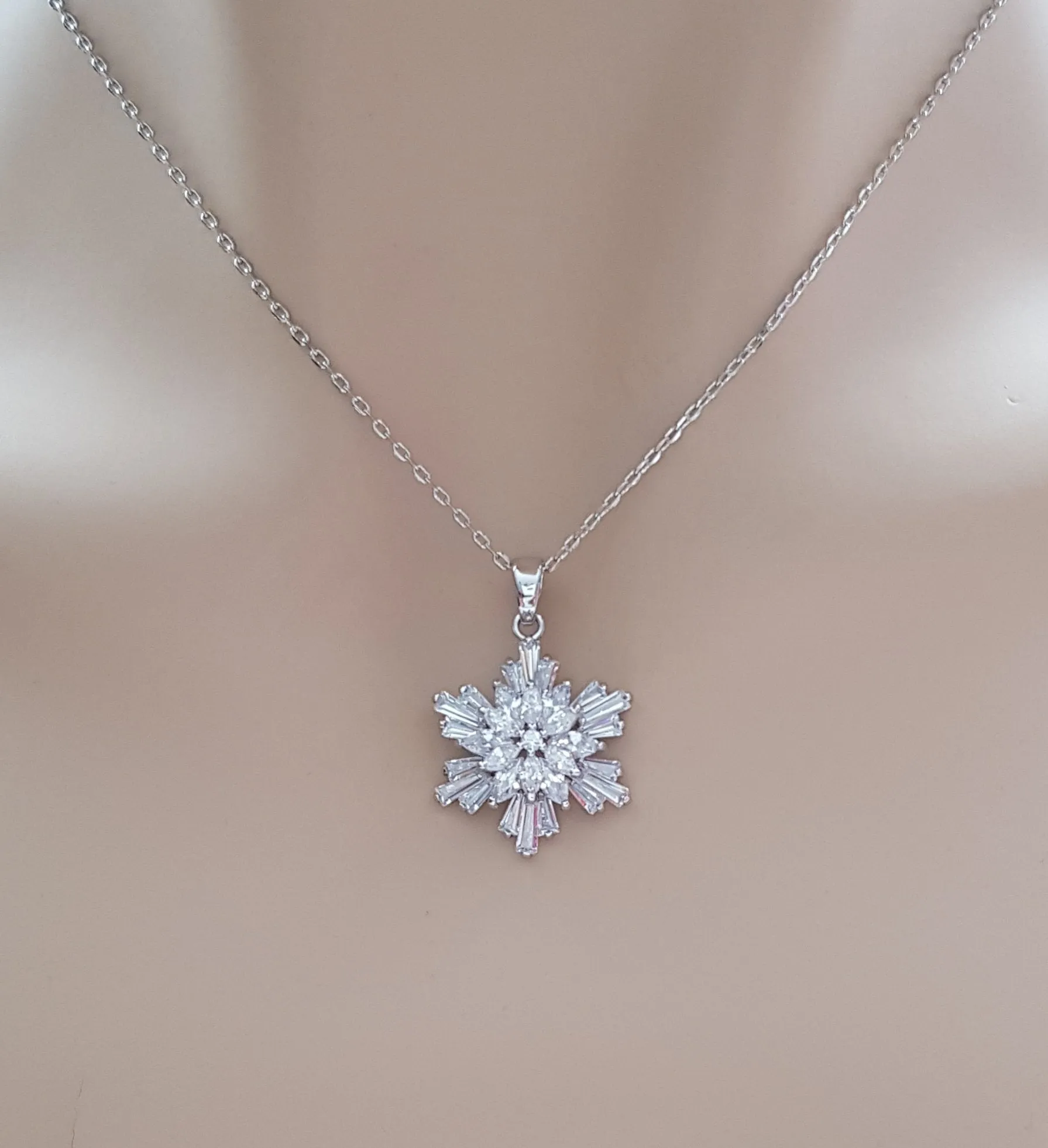 Snowflake Necklace- Flocke