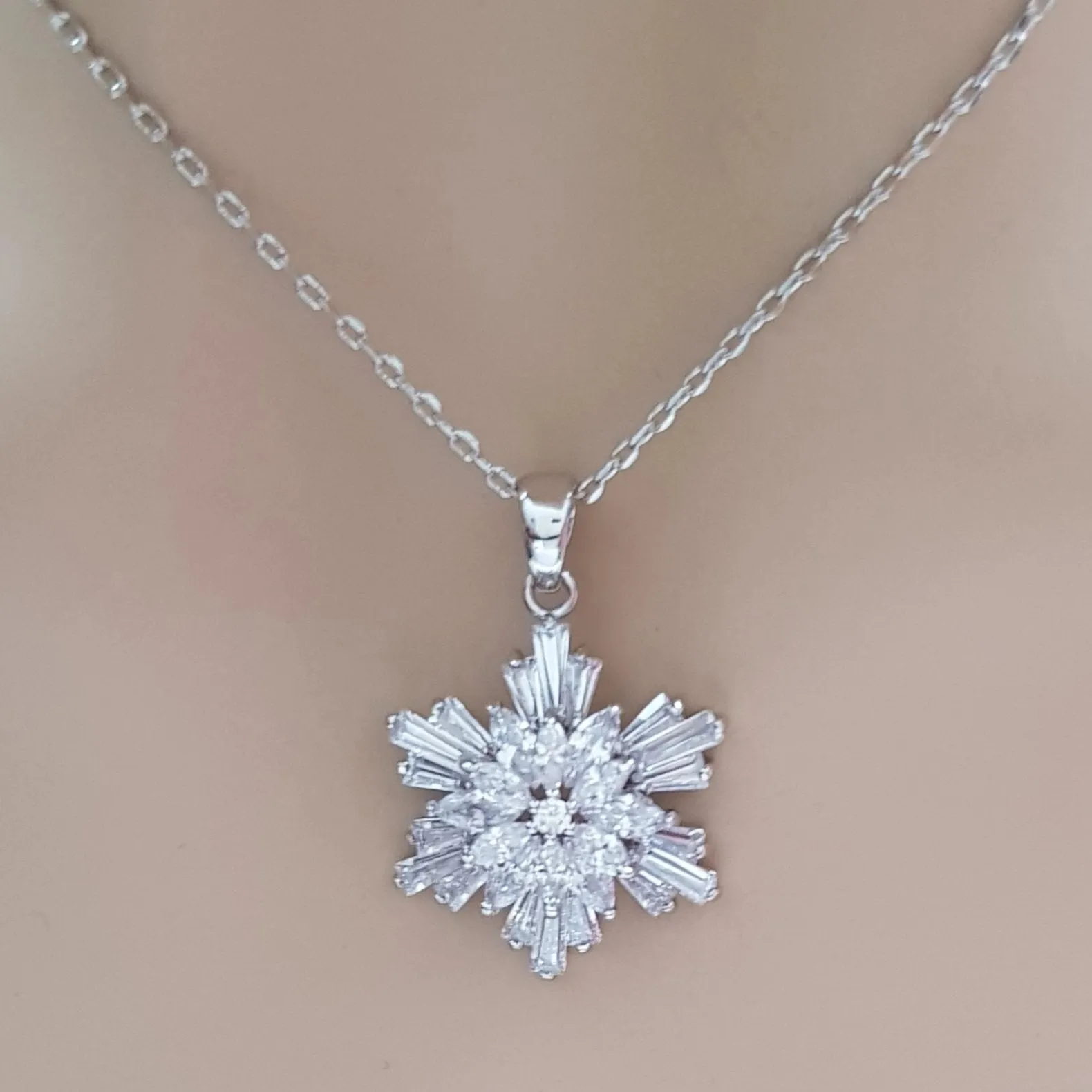 Snowflake Necklace- Flocke